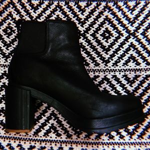 SOREL CHELSEA SIZE 7.5 LIKE NEW